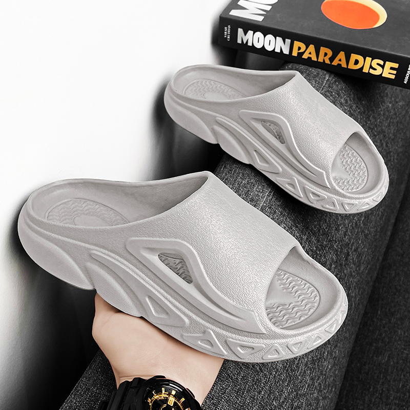 شباشب رمادية جديدة على الطراز  - مراجعة Men Shoes 2026 وسعره