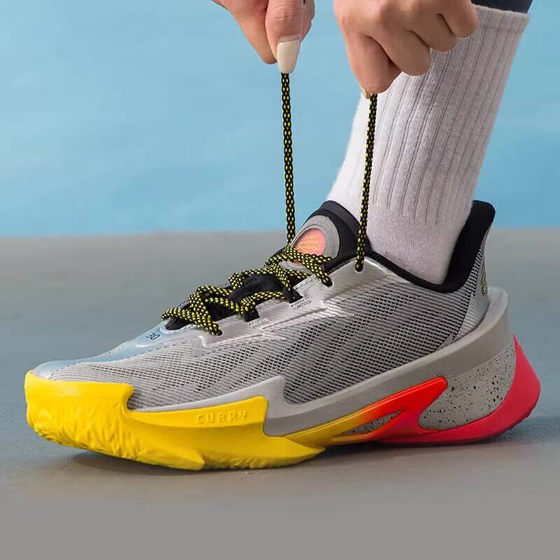 حذاء رياضي للرجال والنساء من أ - مراجعة Men Shoes Under Armour وسعره
