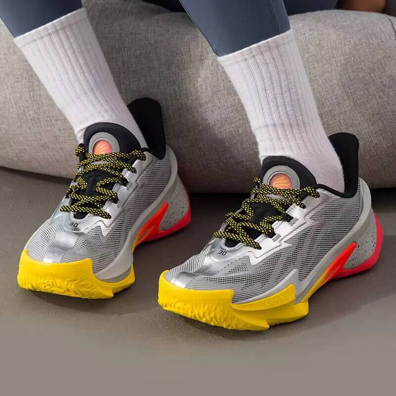 حذاء رياضي للرجال والنساء من أ - مراجعة Men Shoes Under Armour وسعره