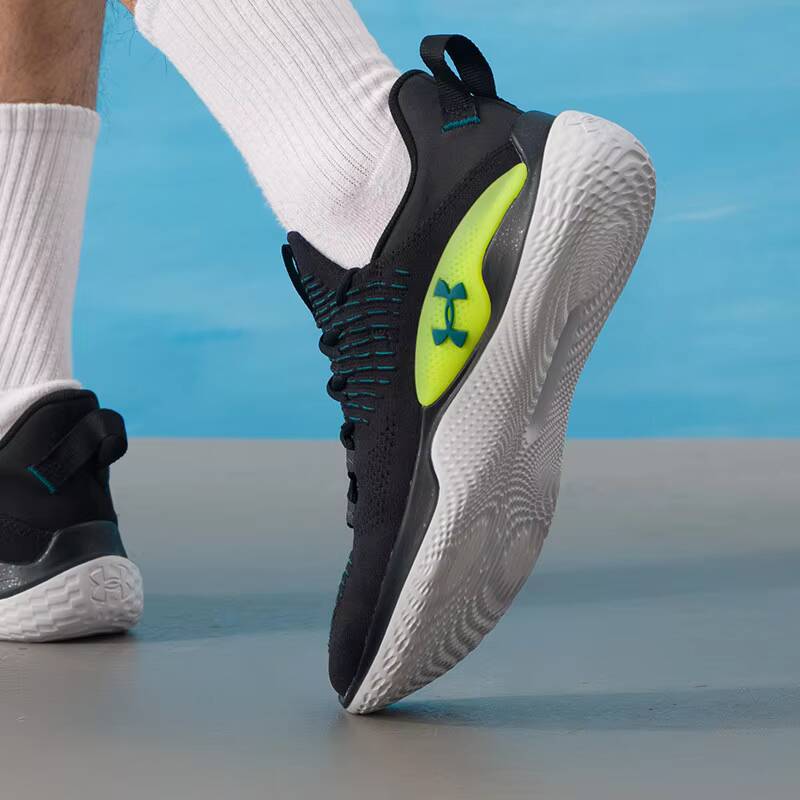 حذاء رياضي جديد للرجال من أندر - مراجعة Men Shoes Under Armour وسعره