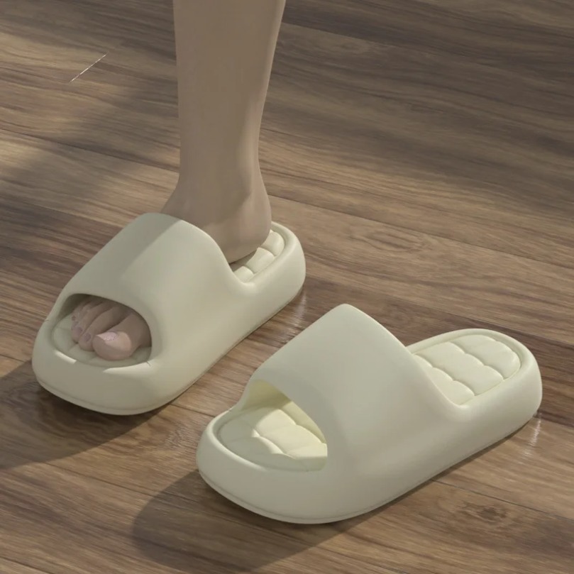 شبشب كلاود نسائي بنقشة كاروهات - مراجعة Men Shoes 2026 وسعره